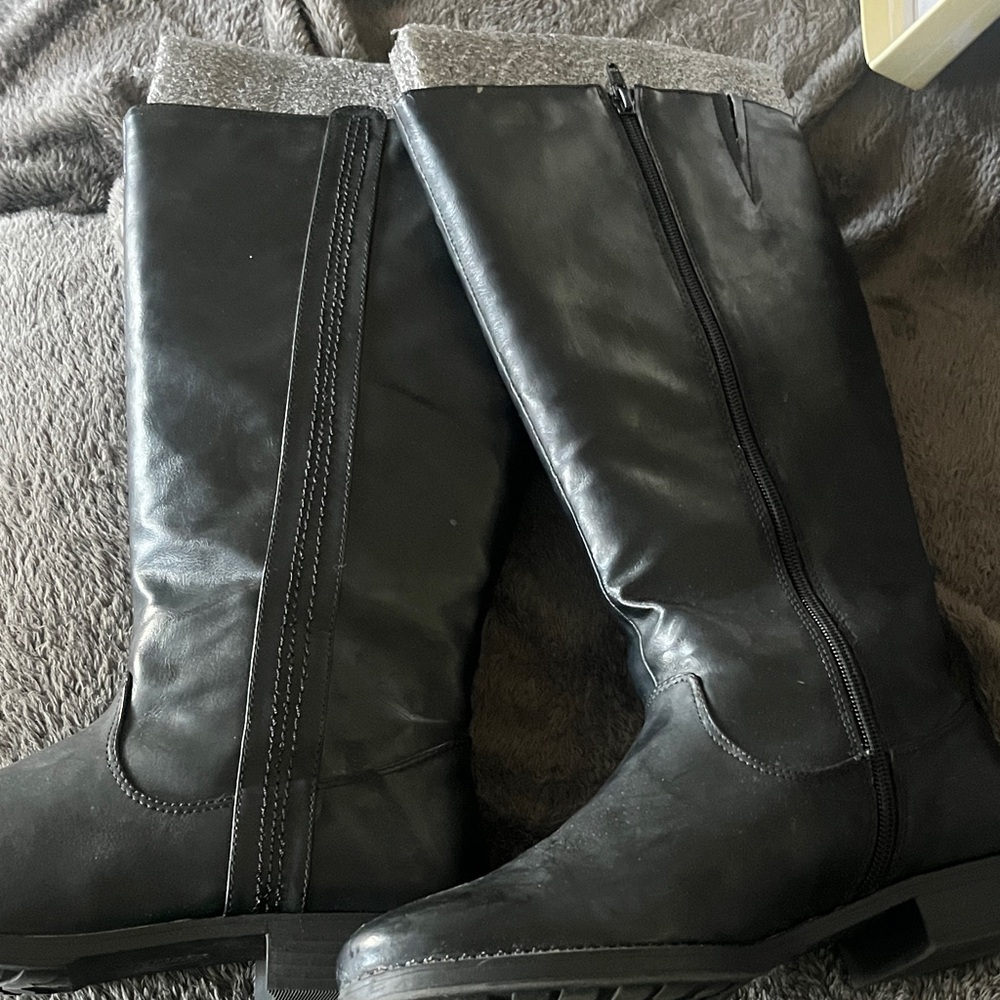 St. John's Bay Black Winter Boots